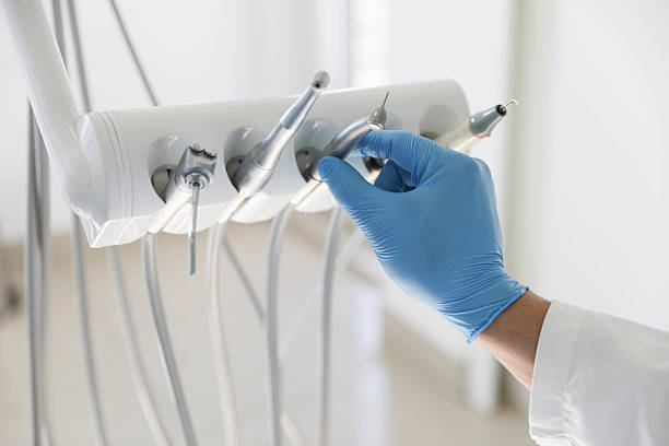 Professional Emergency Dentist technician working in Belvedere, CA